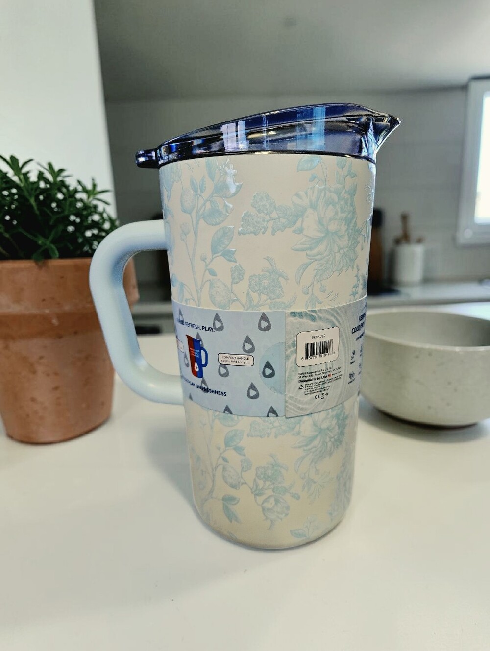 NEW Refreshed Pitcher Stainless Steel Insulated 67 Onz. With Sealed Lid NWT RARE - Picture 5 of 8